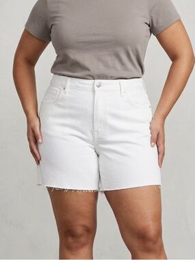 😍SHOW SPECIAL - OLD NAVY High Rise White Denim Shorts size 30